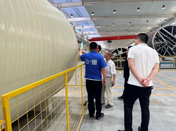 專業(yè)PPH儲罐纏繞罐體廠家河南力鼎環(huán)保基地參觀